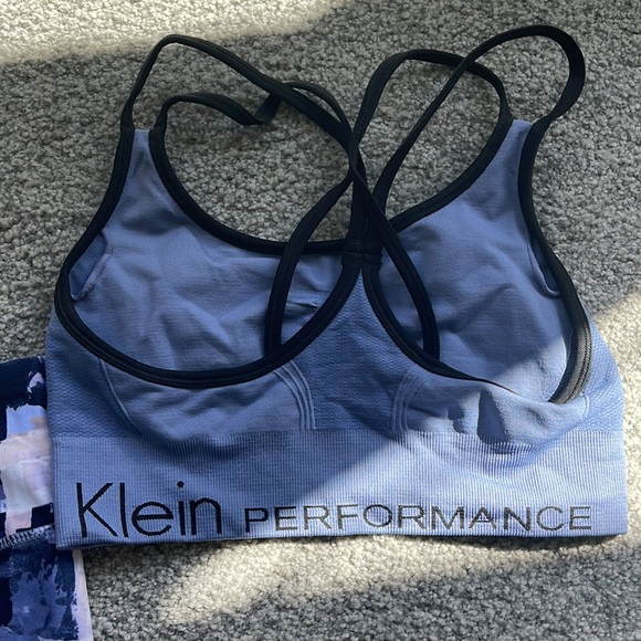 Calvin Klein Workout Set - Picture 3 of 5